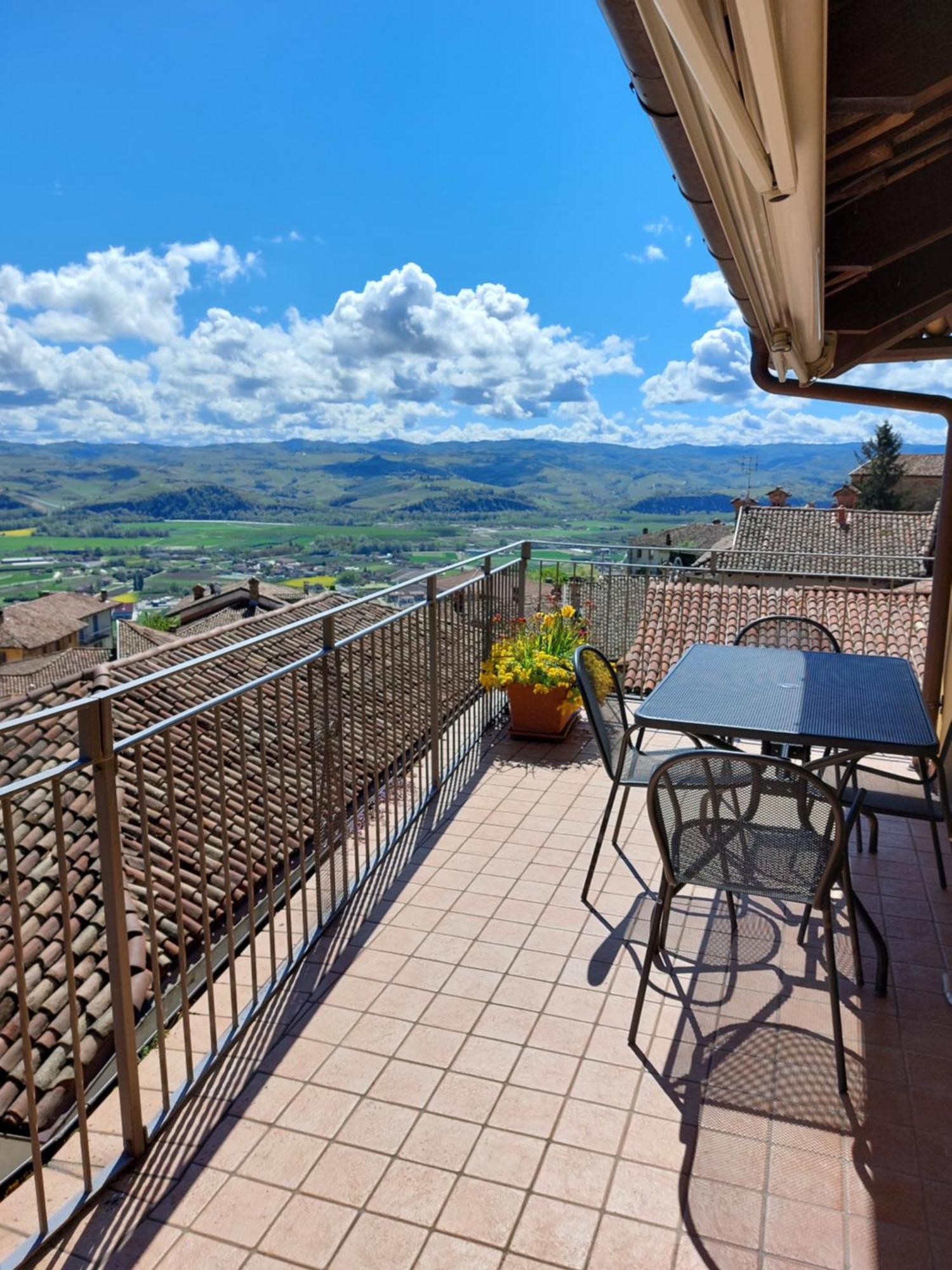 Il Giardino Di Olivia Apartamento Guarene Exterior foto