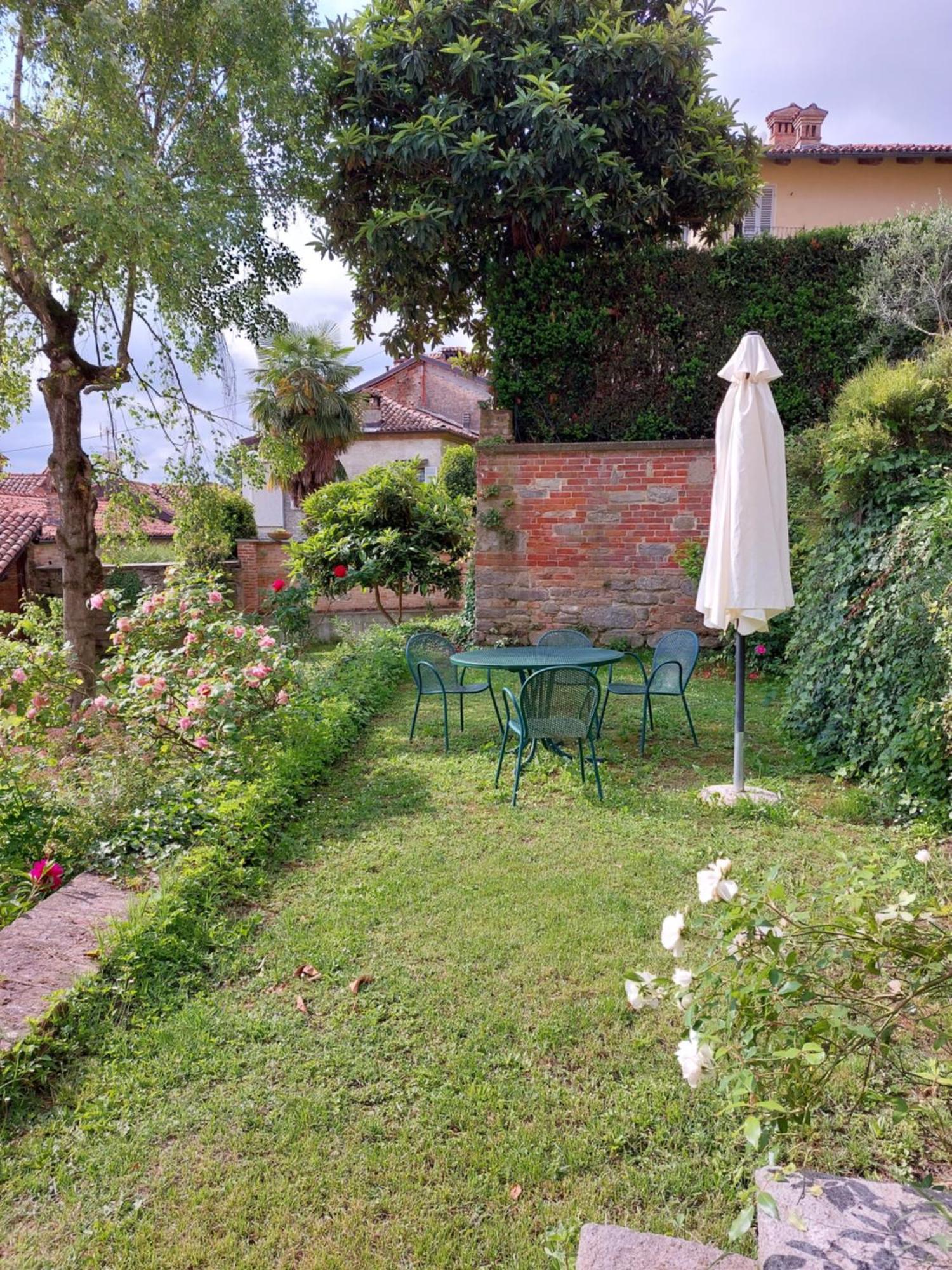 Il Giardino Di Olivia Apartamento Guarene Exterior foto